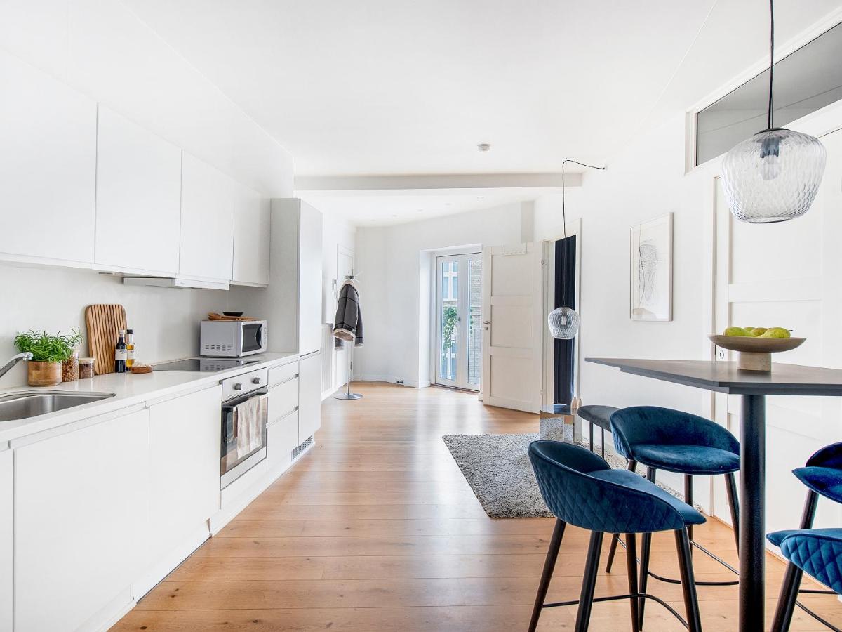Sanders Leaves - Chic Three-Bedroom Apartment In Downtown Kopenhaga Zewnętrze zdjęcie