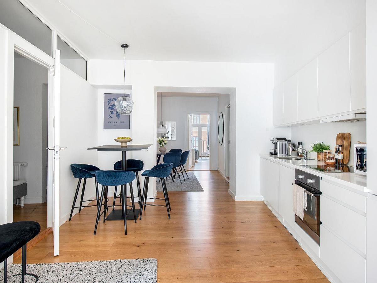 Sanders Leaves - Chic Three-Bedroom Apartment In Downtown Kopenhaga Zewnętrze zdjęcie